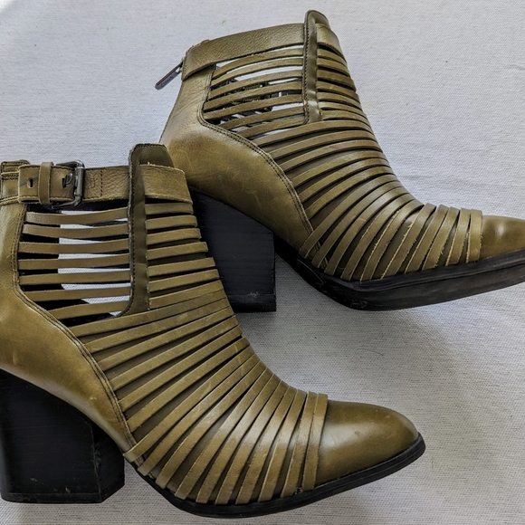 Green round toe leather bootie. 3" heel. Circus/Sam Edelman. - Picture 1 of 8